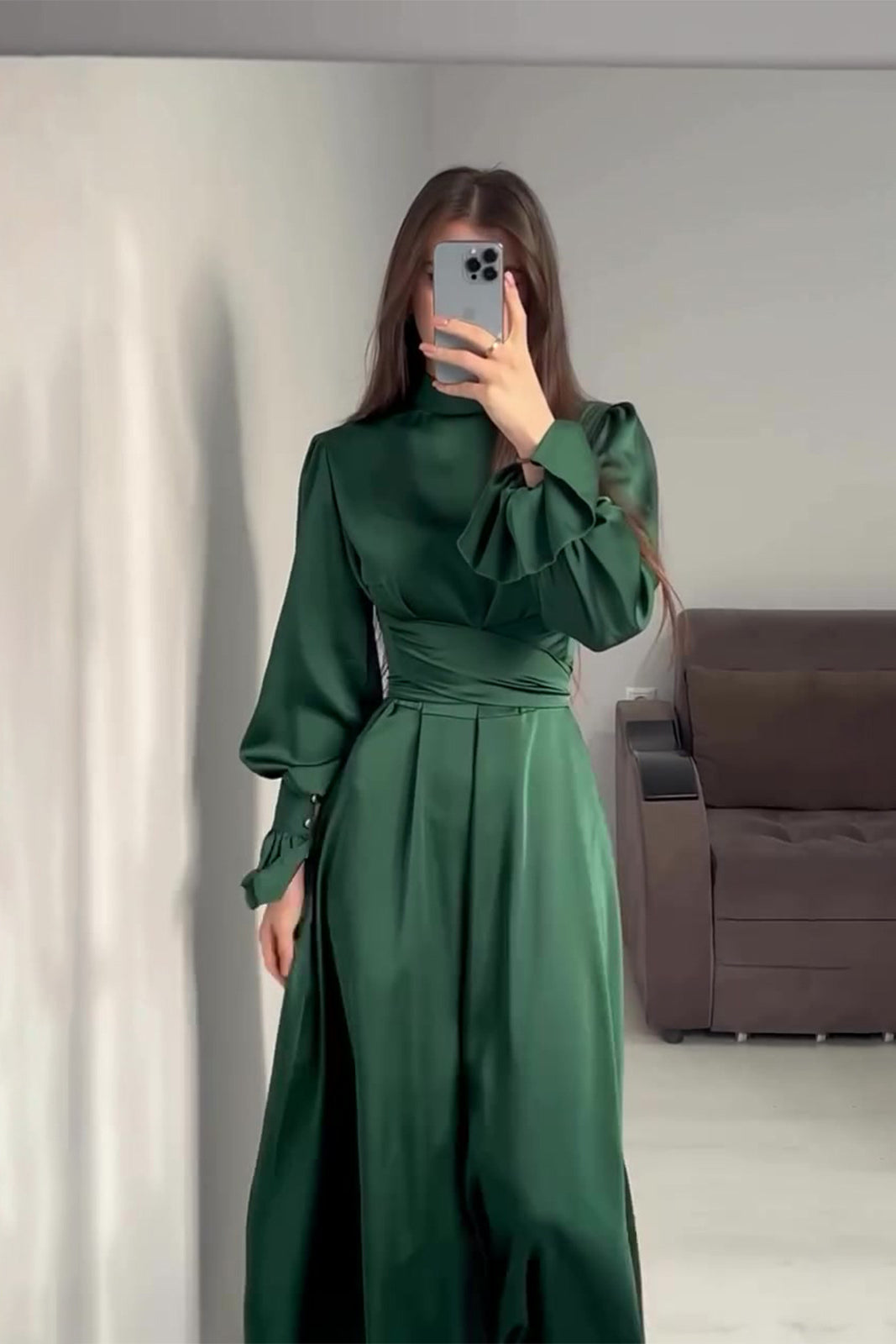 Smellmail™-Green dress with long sleeves and puff sleeves