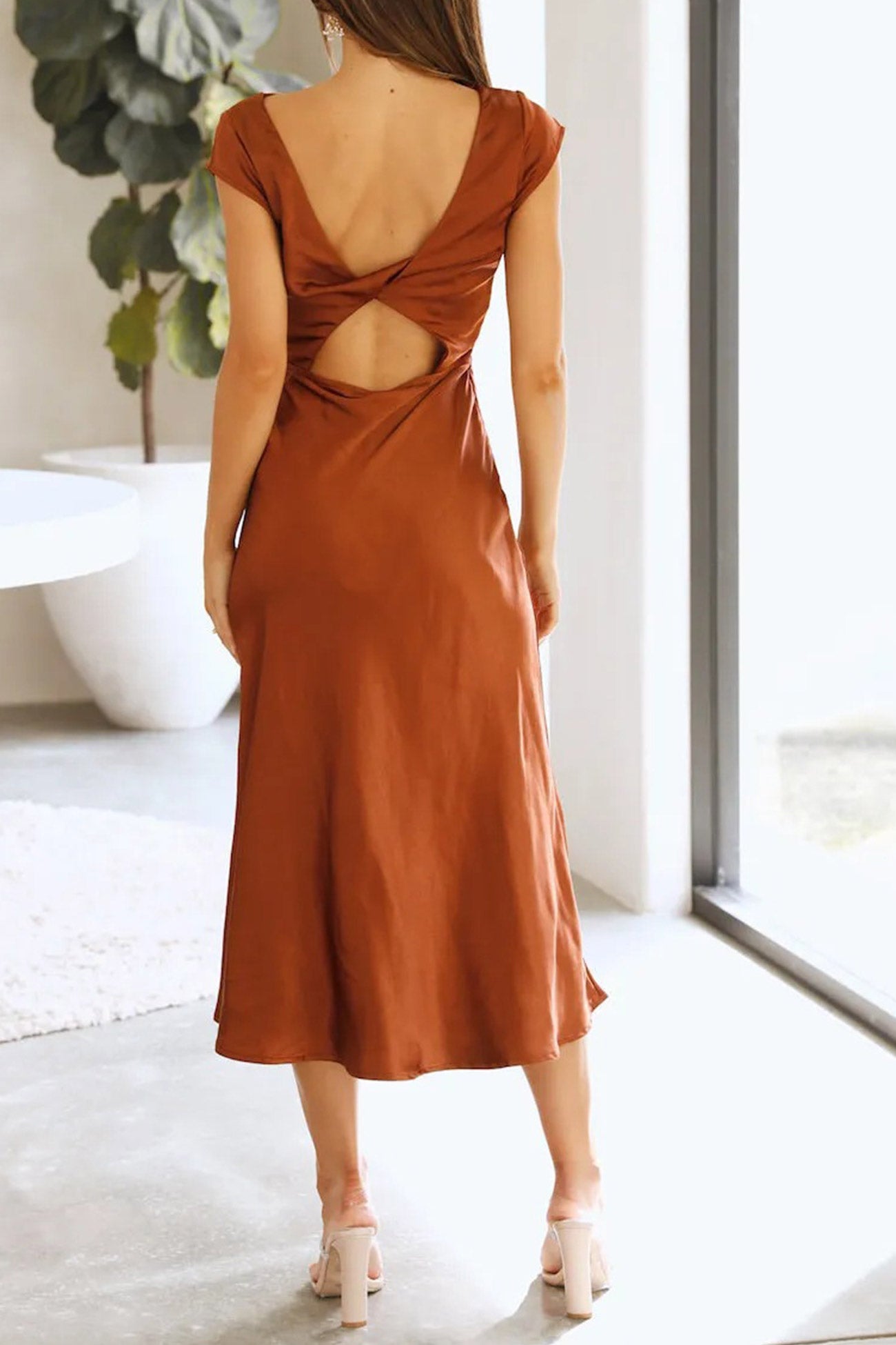 Smellmail™-Satin Cowl Neck Twisted-back Slit Dress